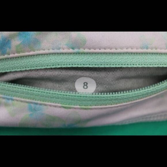 LULULEMON CROP LEGGINGS SIZE 8 WOMEN'S GREEN FLORAL WAIST BAND - Picture 5 of 5